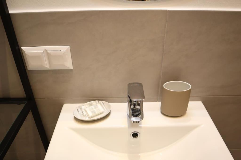 Bloom - Cozy Apartment, 5 Stops To City Center Wien Exterior foto